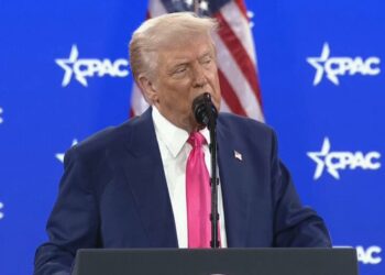 Donald Trump defendió su primer mes de gestión ante la Conferencia Política de Acción Conservadora