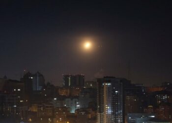 Rusia lanzó el mayor ataque con drones contra Ucrania en vísperas del tercer aniversario de la invasión