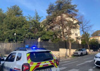 Ataque con explosivos contra consulado ruso en Francia