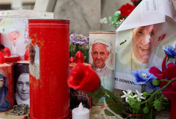 El papa descansó bien toda la noche tras su leve mejoría informó el Vaticano