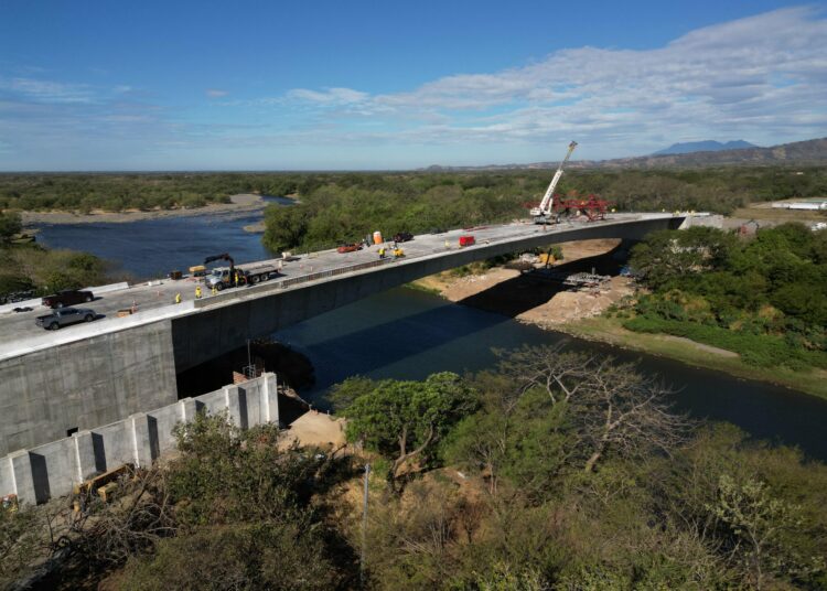 Construcción del puente en La Hachadura está casi lista; se esperan detalles finales para su inauguración