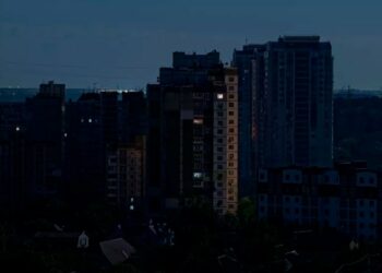 Chile: Boric decretó el estado de excepción y un toque de queda por apagón general