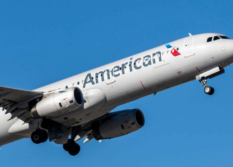 Vuelo de American Airlines interrumpe aterrizaje para evitar choque en aeropuerto de Washington