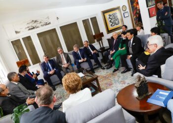 El Salvador refuerza cooperación con Europa y América Latina en reunión con EUROLAT