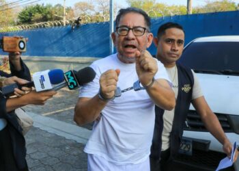 Eugenio Chicas es acusado penalmente por enriquecimiento ilícito tras ser hallado culpable en juicio civil