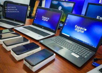 Gobierno de El Salvador impulsa transformación digital con espacios tecnológicos accesibles