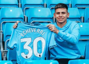 Manchester City presentó a Claudio Diablito Echeverri