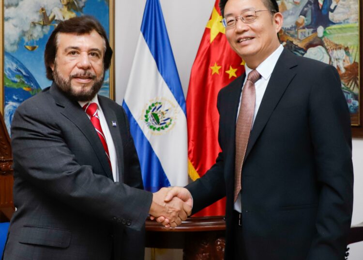 Vicepresidente Ulloa destaca cooperación con Grupo de Media China en encuentro bilateral
