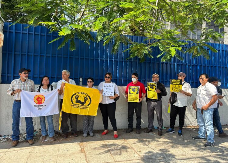 Eugenio Chicas enfrenta audiencia por enriquecimiento ilícito mientras simpatizantes exigen su liberación