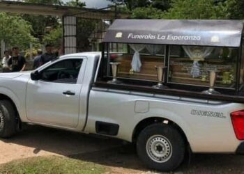 Roban carroza fúnebre con todo y fallecido en Honduras
