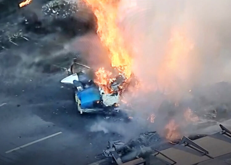 (VIDEO) Una avioneta se estrella en una carretera concurrida de Sao Paulo y causó al menos dos muertos y siete heridos