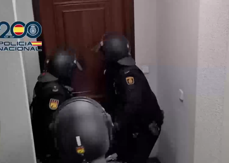 Desmantelan una red que esclavizó a más de 1.000 mujeres en España