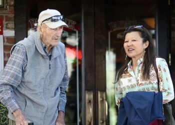 Quién era Betsy Arakawa, la esposa de Gene Hackman hallada muerta junto al cuerpo del actor