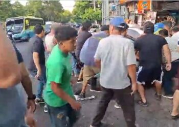 VIDEO | Reportan un fallecido y dos personas lesionadas en múltiple accidente de tránsito en cercanías de Estadio Cuscatlán esta tarde