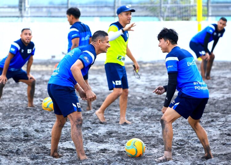 Rudis Gallo ya piensa en los rivales de El Salvador Beach Soccer Cup