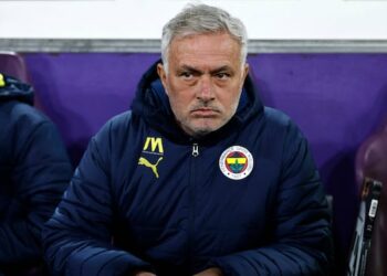 Sancionan a Mourinho con cuatro partidos por decir «saltaban como monos» al banquillo del Galatasaray