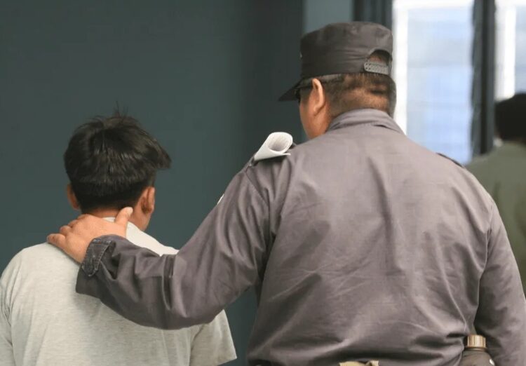 Menores culpables de crímenes graves cumplirán sus condenas en centros penales de adultos