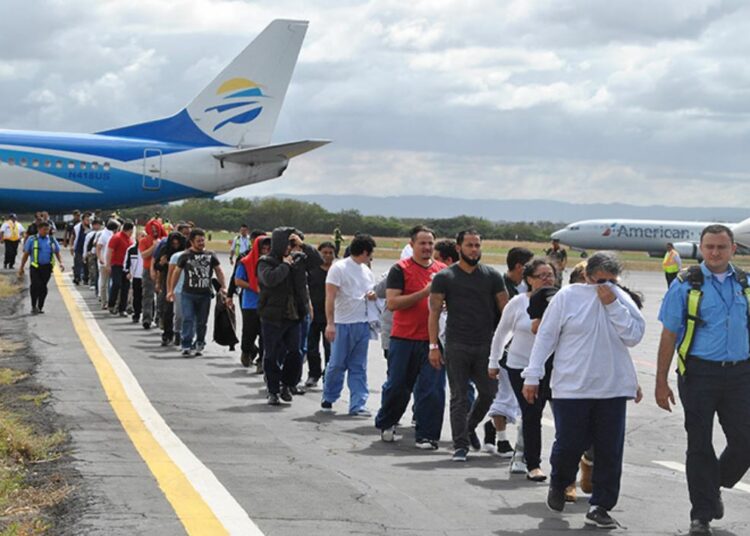 Donald Trump aseguró que Venezuela aceptó recibir a los migrantes deportados, incluidos los criminales del Tren de Aragua