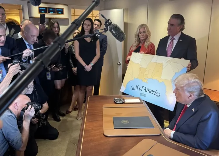 Donald Trump realiza su primer viaje sobre el «Golfo de América» tras su proclamación histórica