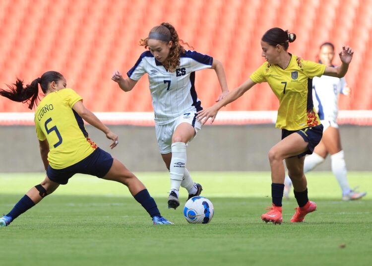 Erick Acuña, satisfecho con el rendimiento de la selección femenina ante Ecuador