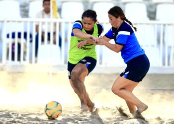 Selecta femenina potencia la definición para El Salvador Beach Soccer Cup