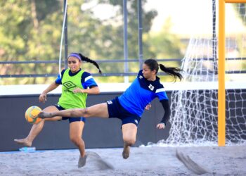 Selecta femenina quiere el título de El Salvador Beach Soccer Cup