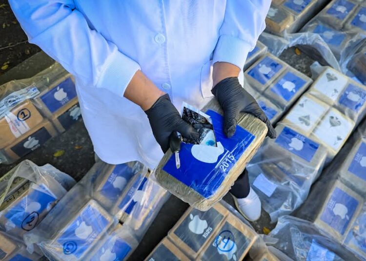 Destruyen droga decomisada a costarricenses en aguas salvadoreñas