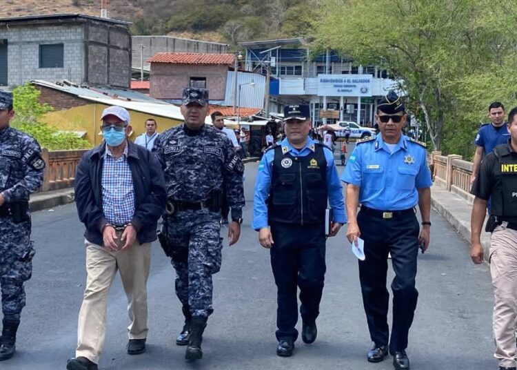 Hondureño buscado por malversación y lavado es entregado por autoridades salvadoreñas