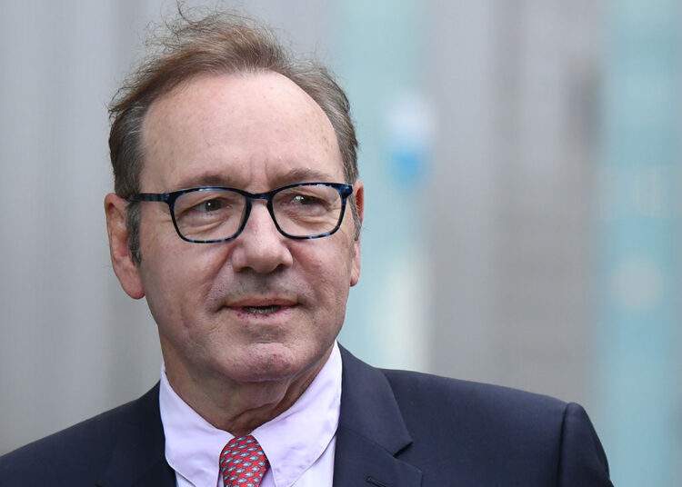 Kevin Spacey pide a Guy Pearce que ‘madure’ después de que el actor afirmara que fue ‘atacado’ por él