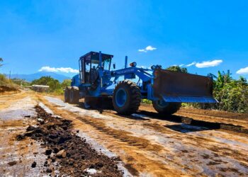 Alcaldía de Santa Ana Centro renueva calle en Colonia Brisas de Portezuelo