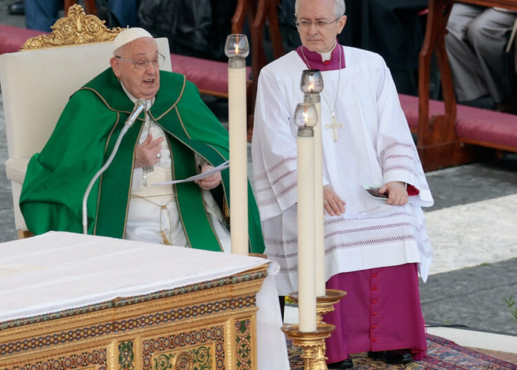 Santo Padre interrumpe su homilía por problemas respiratorios