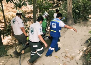 Rescatan a anciano que cayó al fondo de un barranco en San Martín