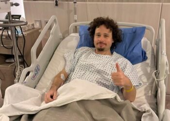 Luisito Comunica revela que fue hospitalizado por hernias en la columna, confiesa que aún no puede caminar bien