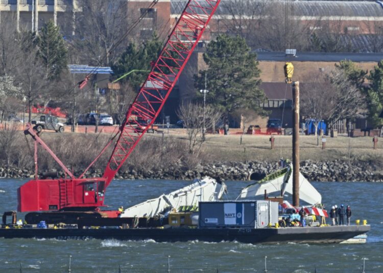 Recuperan del río Potomac los 67 cuerpos de los fallecidos en tragedia aérea