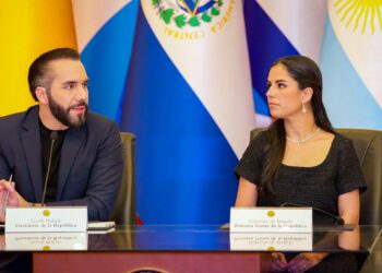 Presidente Bukele recibe a miembros del CEAPI para buscar nuevas inversiones
