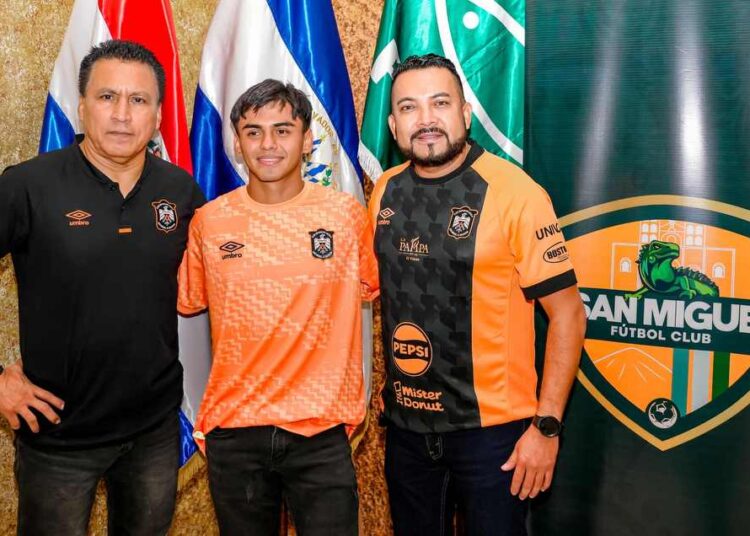 Jonathan Díaz vuela de San Miguel, de la LNF, a Águila