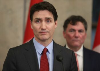 Canadá toma represalias y grava comercio con EE.UU.