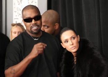 Kanye West y Bianca Censori ‘no están dispuestos a renunciar’ a su matrimonio