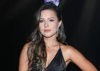 Katie Thurston actriz de “The Bachelorette” es diagnosticada con cáncer de mama a los 34 años