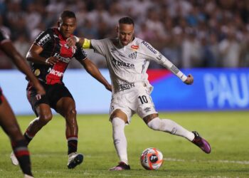 Fuertes críticas contra Neymar en Brasil tras su primer partido como titular en el Santos