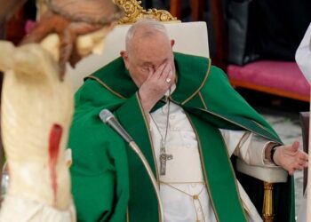 El Vaticano confirma que el Papa Francisco padece «Neumonía Bilateral»