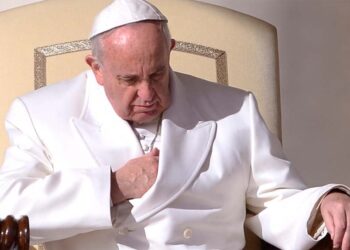 El Vaticano confirma que salud del Papa es «crítica» pero «estable»