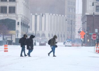 «Frío amenazante para la vida» afecta a partes de EEUU tras inundaciones mortales