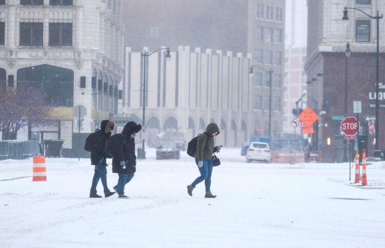 «Frío amenazante para la vida» afecta a partes de EEUU tras inundaciones mortales