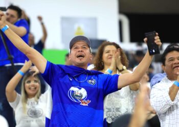 La afición hace vibrar el Estadio de Deportes de Playa