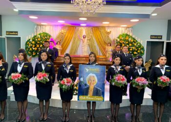 Empresario Ismael Guzmán lanza «las Aeromozas de la Muerte», una nueva forma de dar «el último adiós» a sus seres queridos