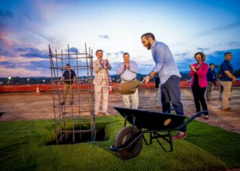 Presidente Nayib Bukele coloca la primera piedra del Aeropuerto del Pacífico en La Unión