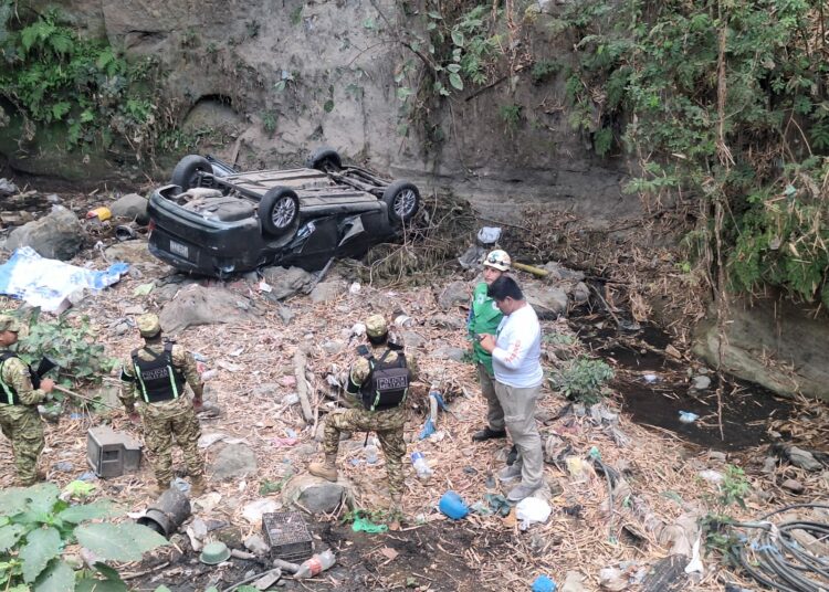 Fallece conductor tras caer a barranco, en Ayutuxtepeque