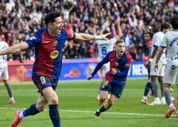 Barcelona vence 1-0 al Alavés y se acerca al Real Madrid, líder de la liga española