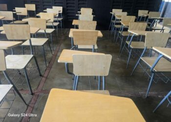 Gobierno entrega nuevos pupitres al Instituto Nacional de Usulután como parte de la reforma educativa